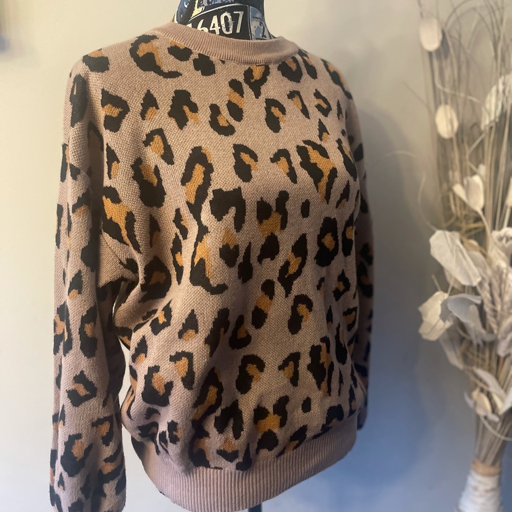 Leopard Print Sweater 🍂 - Picture 3 of 4